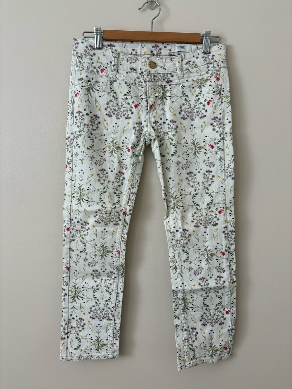 Closed White Floral Cropped Ankle Jeans with Green & Red Details